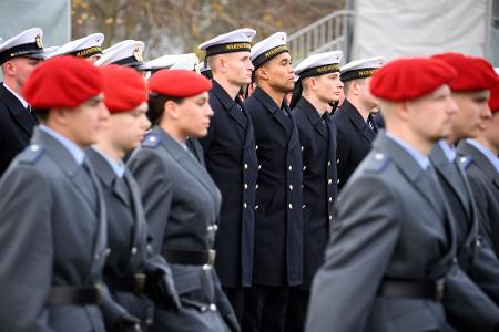 280 Rekrutinnen und Rekruten gelobten, 