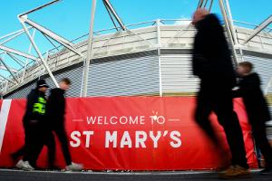 Als "Ordner" zum Derby: Stadionverbot für Bruderpaar