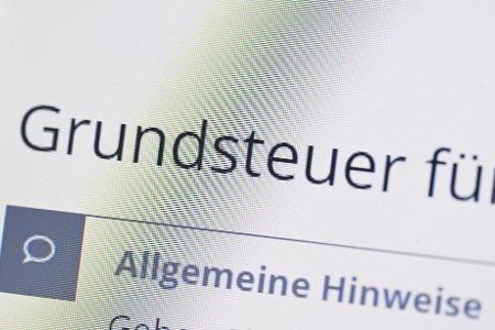 Die alte Grundsteuer-Regelung war wegen veralteter Steuerdaten so realitätsfern, dass das Bundesverfassungsgericht das Gesetz kassierte. Doch Eigentümerverband Haus und Grund und der Steuerzahlerbund halten auch das neue Grundsteuergesetz für verfassungswidrig. (Symbolbild)