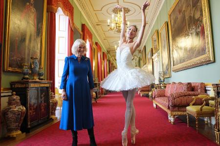 Königin Camilla empfängt das Englische Nationalballett.