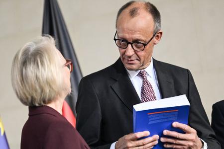 Kanzler Merz ist nicht zufrieden mit der Wirtschaftslage.