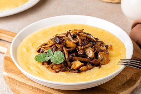 Herbstgenuss aus dem Wald: Polenta mit Pilzen