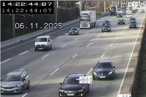 12,5 Meter Abstand zum Vordermann bei 133 km/h.