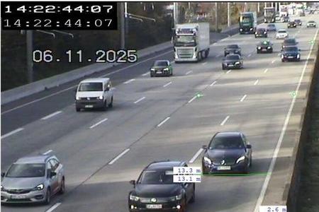 12,5 Meter Abstand zum Vordermann bei 133 km/h.