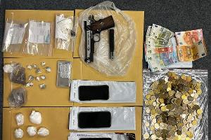 Drogen, Waffe und Bargeld