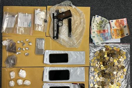 Drogen, Waffe und Bargeld