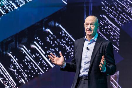 Siemens hat unter Konzernchef Roland Busch das dritte Jahr in Folge mit einem Rekordgewinn beendet.