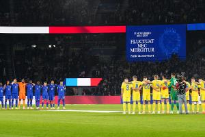 Am Jahrestag des Terrors: Mbappé führt Frankreich zur WM