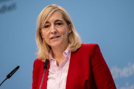 Ministerin Nina Warken warnt vor Gesundheirsrisiken durch Lachgas. (Archivbild)