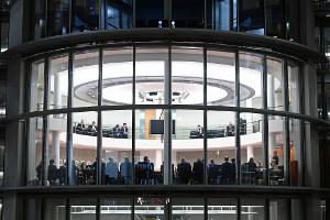 Die Sitzung dauerte bis zum frühen Morgen. 