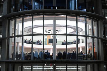 Die Sitzung dauerte bis zum frühen Morgen. 