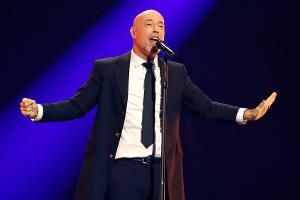 Schwerer Bühnenunfall: Der Graf stürzt bei Comeback-Konzert