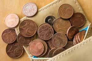 Die Überschuldungsquote, also der Anteil überschuldeter Personen im Verhältnis zu allen Erwachsenen, erhöhte sich zuletzt auf 8,16 Prozent. 