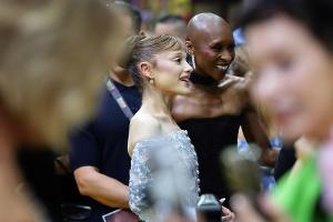 Ariana Grande bei "Wicked"-Filmpremiere in Singapur von Fan attackiert