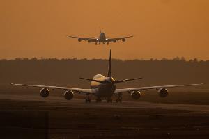 Flugreisen sollen ab dem Sommer mit geringeren Steuern belastet werden. 