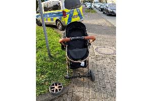 Beschädigter Kinderwagen