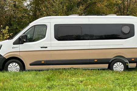Der Campingbus Eifelland Relax Master ist einer der ersten Ausbauten des brandneuen Renault Master.