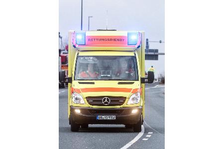 © Feuerwehr Dresden
Symbolbild: Ein Rettungswagen auf Einsatzfahrt.