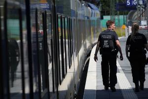 Das anhängende Symbolbild kann zu redaktionellen Zwecken mit dem Zusatz "Bundespolizei" im Zusammenhang mit dieser Pressemitteilung verwendet werden.