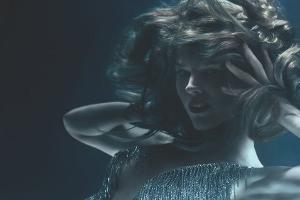 Herzigova, Swinton, Shayk: Pirelli stellt neue Fotos in Prag vor