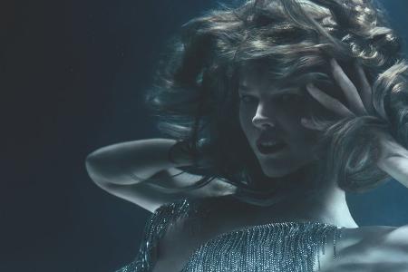 Herzigova, Swinton, Shayk: Pirelli stellt neue Fotos in Prag vor