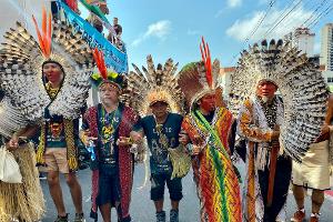 Tausende Indigene und internationale Klimaschützer zogen durchs Zentrum der Millionenstadt Belém.