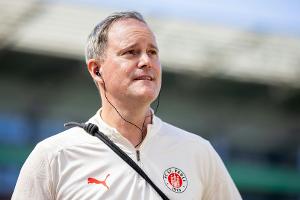 St. Pauli: Göttlich bleibt Präsident - Irvine verteidigt