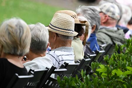 Im Koalitionsvertrag haben CDU, CSU und SPD vereinbart, diese Haltelinie für das Rentenniveau bei 48 Prozent bis 2031 zu verlängern. (Archivbild)
