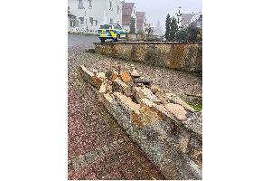 Beschädigte Sandsteinmauer