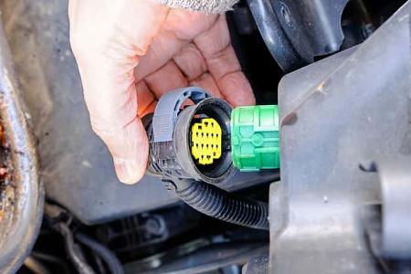 Zubehšrtest Philips LED-Lampe Verbindungsstecker lšsen