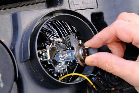 Zubehšrtest Philips LED-Lampe Halogenbierne entnehmen