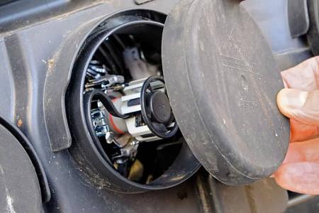 Zubehšrtest Philips LED-Lampe Gummiabdeckung wieder aufsetzen