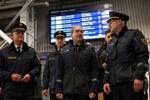 Am Münchner Hauptbahnhof war Bundesinnenminister Alexander Dobrindt (CSU) dabei. (Archivfoto)