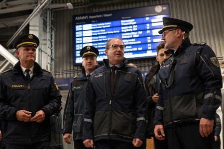 Am Münchner Hauptbahnhof war Bundesinnenminister Alexander Dobrindt (CSU) dabei. (Archivfoto)