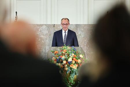 Kanzler Merz bezeichnete Friedrich von Metzler als "herausragenden Bankier" und "Menschenfreund".