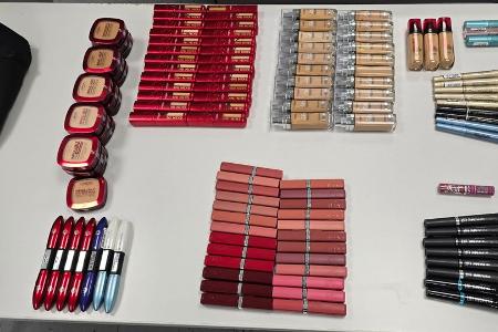 Polizei Münster - Sichergestellte Kosmetikartikel - Bilder mit dieser Veröffentlichung honorarfrei