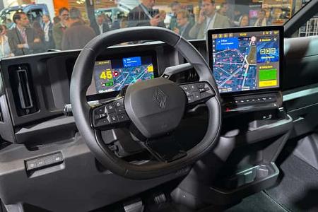 11/2025 Renault Trafic E-Tech Premiere