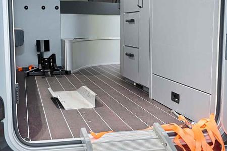 f_Knaus_Sport+Fun_Black-Edition_Vorderradwippe