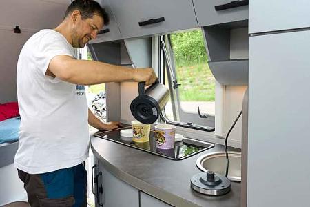 f_Knaus_Sport+Fun_Black-Edition_Kombüse