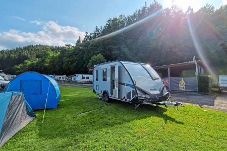 f_Knaus_Sport+Fun_Black-Edition_E-Auto