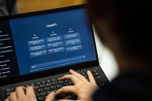 Eine technische Störung beim Internetanbieter Cloudflare hat etliche Websites und Online-Apps unerreichbar gemacht. (Symbolbild)