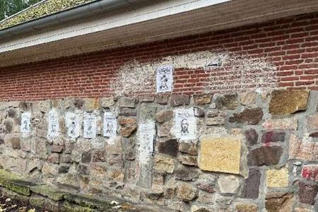 Das Bild zeigt eine der Sachbeschädigungen im Innenstadtbereich