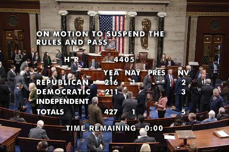 427 der Abgeordneten stimmten für die Veröffentlichung der Akten, nur ein Republikaner votierte mit Nein.