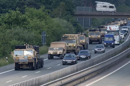 In Notfallsituationen sollen Militärs künftig von bestimmten Regeln für den Güterverkehr ausgenommen werden. (Archivbild)