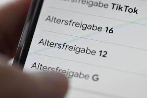 Andere Staaten haben ein Social-Media-Mindestalter bereits beschlossen oder bereiten es vor. (Symbolbild)