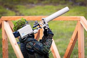 Die Bundeswehr hat die technischen Möglichkeiten zur Drohnenabwehr. Im Inland darf sie allerdings in Friedenszeiten nicht so ohne weiteres tätig werden. (Archivfoto)