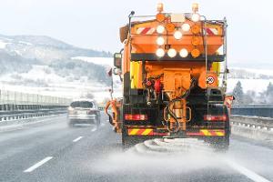 Streufahrzeug Autobahn Winterdienst