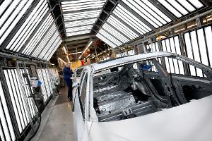 Deutsche Unternehmen haben viele Jobs ins Ausland verlagert, vor allem in die Produktion (Archivbild)