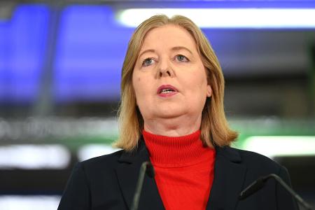 Sozialministerin Bas sieht keinen Grund für Änderungen an ihrem Rentenpaket. 