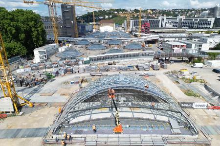 Am Tiefbahnhof Stuttgart 21 werden Ende des kommenden Jahres wohl nicht wie geplant die ersten Fernzüge halten. (Archivbild)